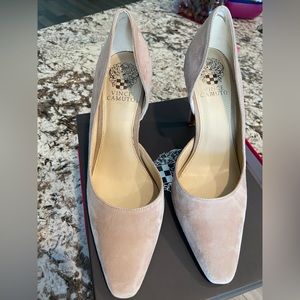 Worn twice, Beautiful coloring, suede feel